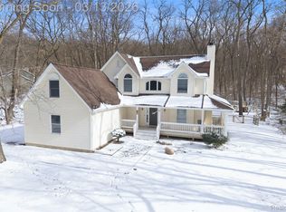 9417 Van Antwerp Rd, Brighton, MI 48116