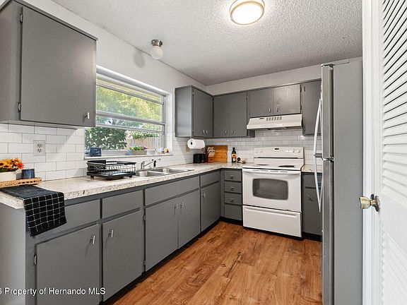 4th image of 11175 Holbrook St