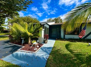 6 Seneca Ct, Royal Palm Beach, FL 33411