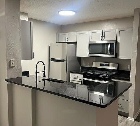 5th image of 75 S Reynolds St APT 415