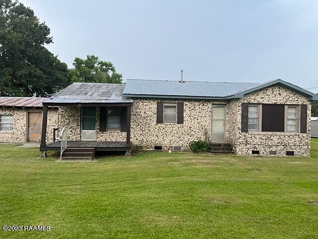 1st image of 404 Gravouia Dr