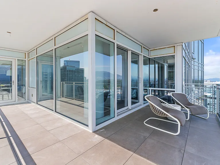 1139 Cordova St W — Photo 13