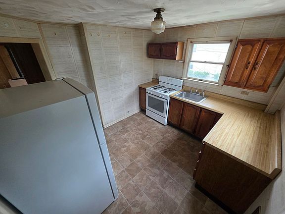 5th image of 168 Market St Unit 2