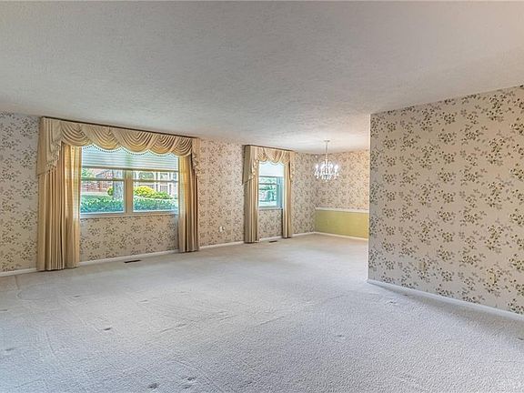 4th image of 8770 Castlecreek Dr