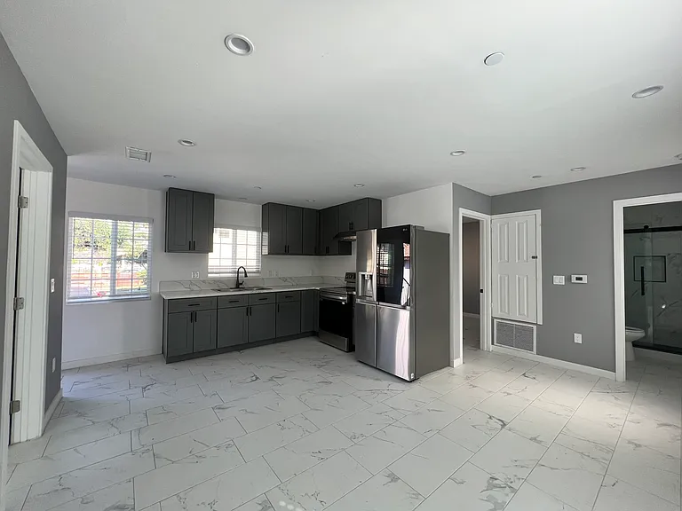 5310 Navarro St — Photo 5