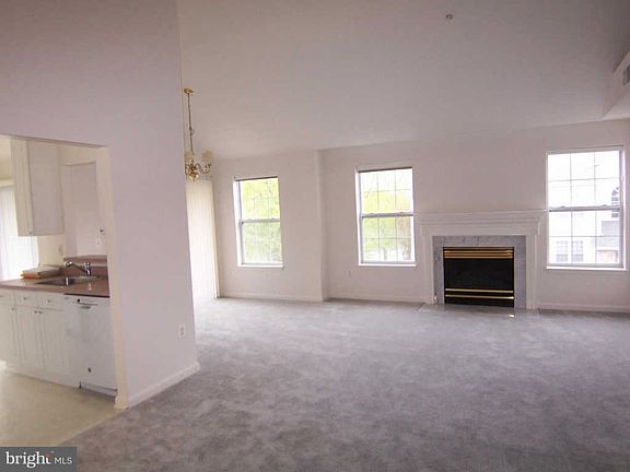 4th image of 5920 Founders Crossing Ct Unit 304