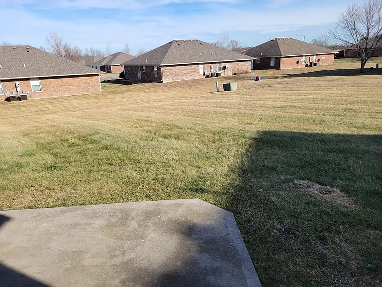 1279 NW Phelps Dr — Photo 27