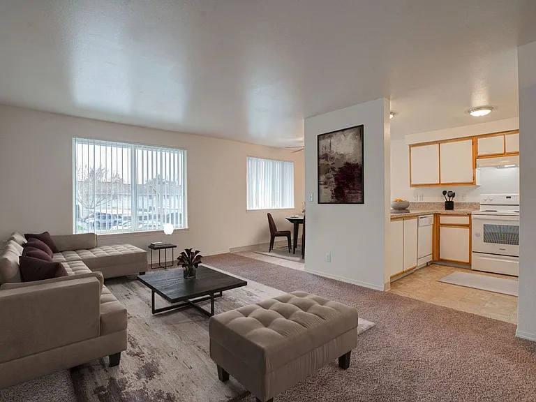 ELLSWORTH SQUARE APARTMENTS — Photo 7