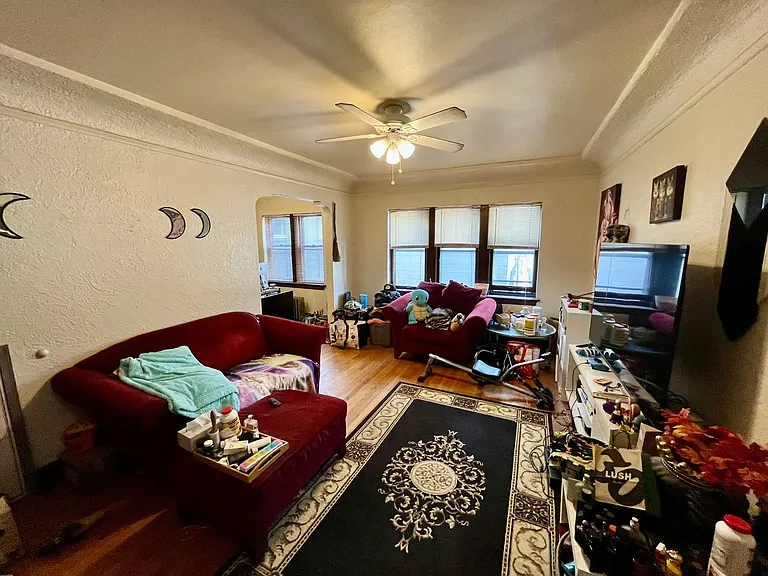 1420 E Capitol Dr — Photo 2