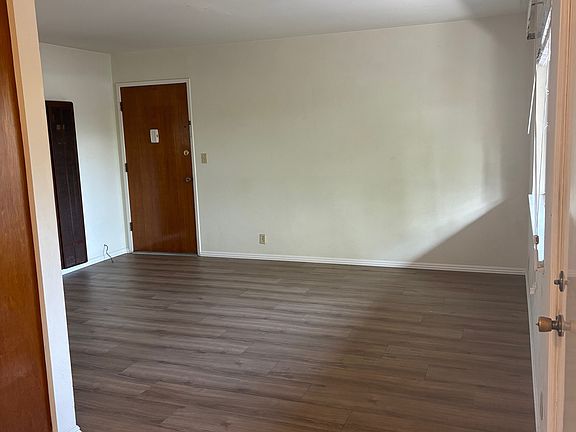 5th image of 385 Curtner Ave