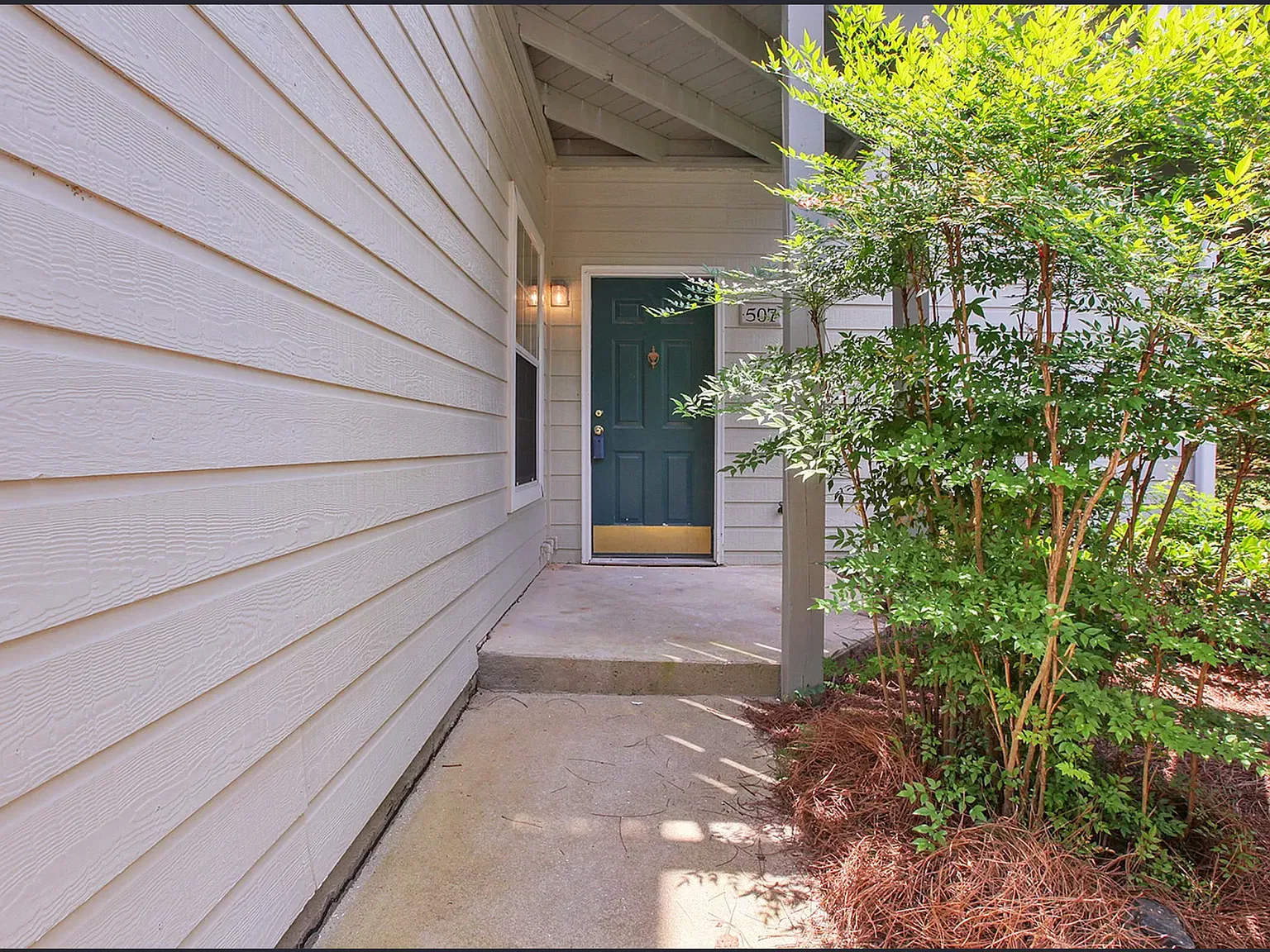 2 bed, 1100 sqft, $1,850 — Photo 2