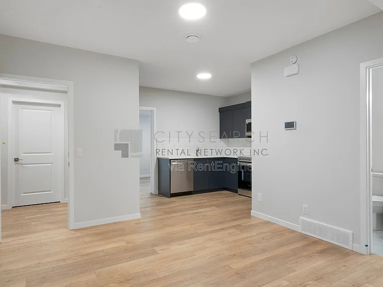 31 Royston Ter NW — Photo 2