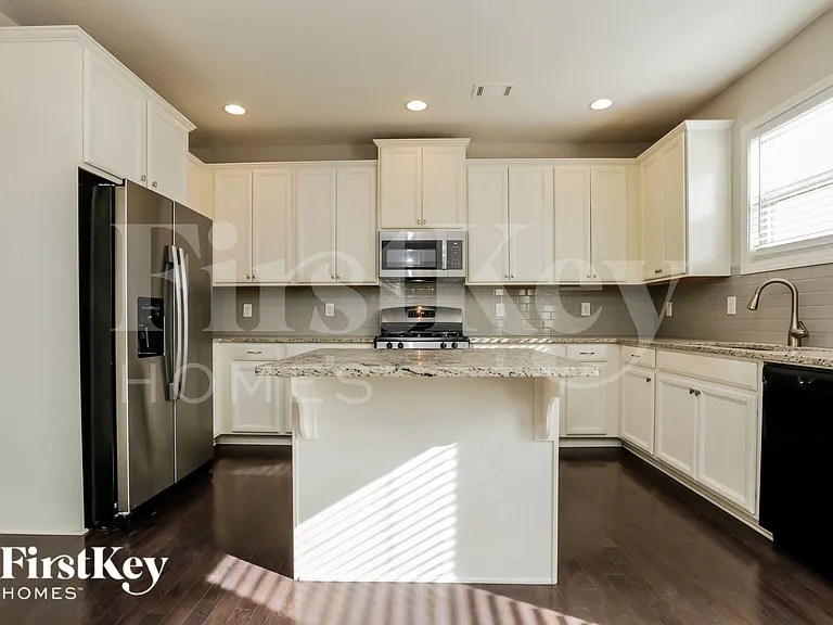 4895 Frontier Dr — Photo 6