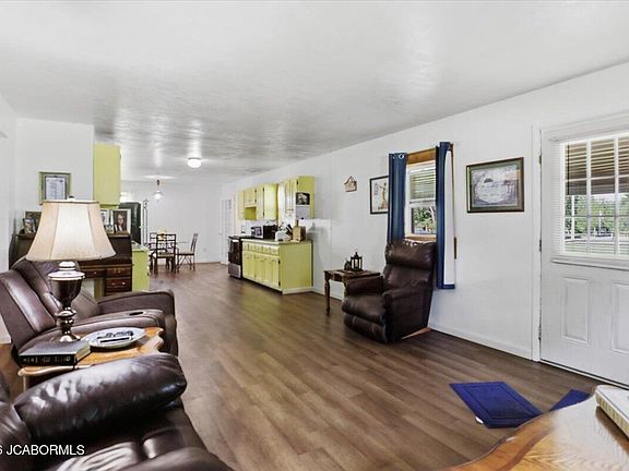 4th image of 509 E Brockman Ave