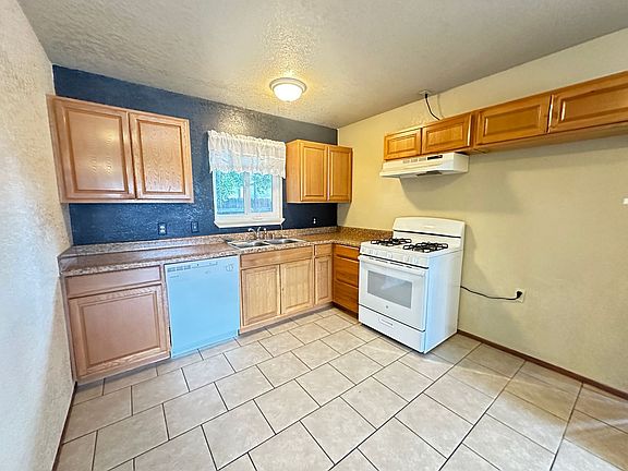 3rd image of 5672 Arboga Rd APT A