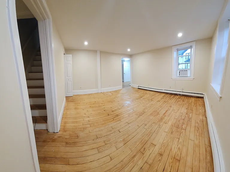 82-84 Sea St #82-84 — Photo 9