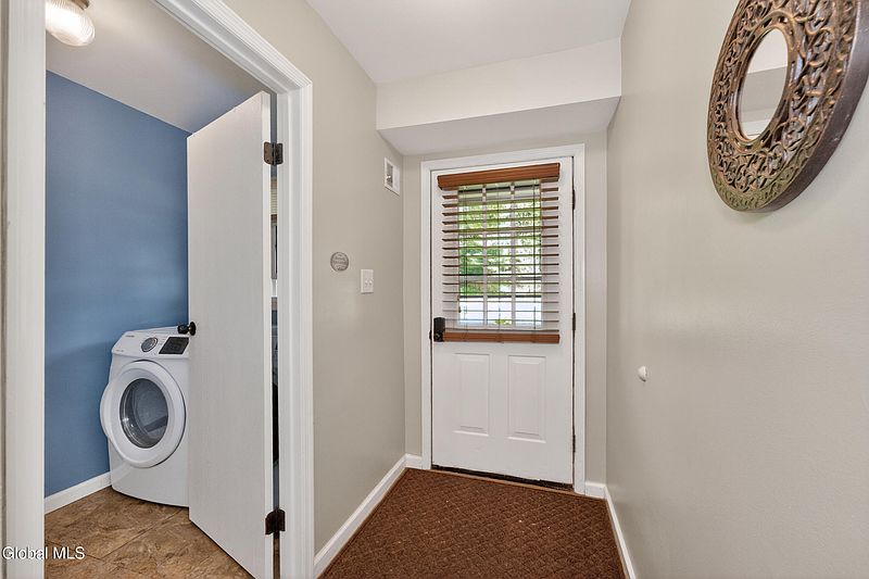 3rd image of 21 Whispering Pines Road