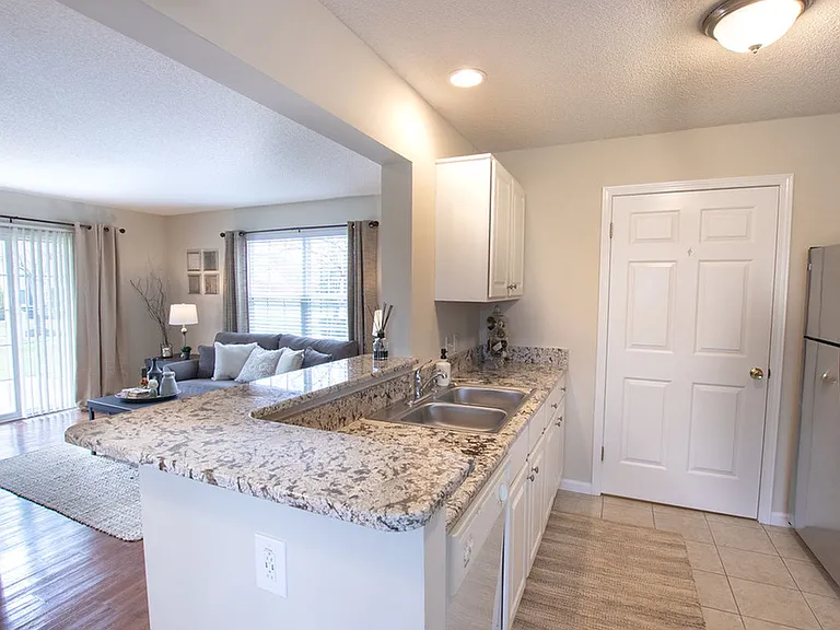 Autumn Creek Apartments — Photo 33