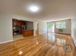 26-20 29th St #3B, Astoria, NY 11102