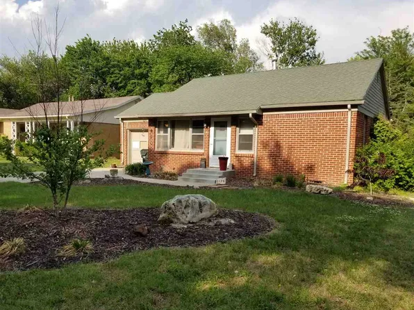 2126 N Hood Ave, Wichita, KS 67203