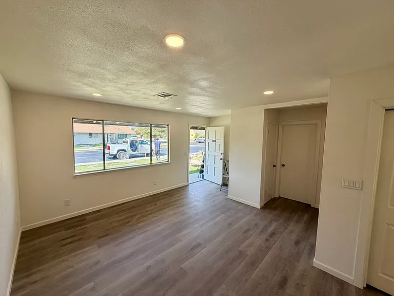 808 Burem Ln #808 — Photo 4