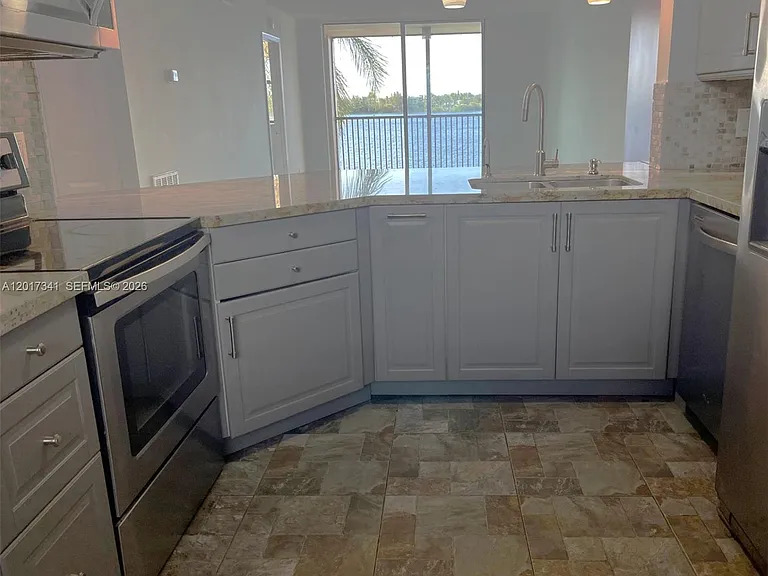 117 Lake Emerald Dr #308 — Photo 6