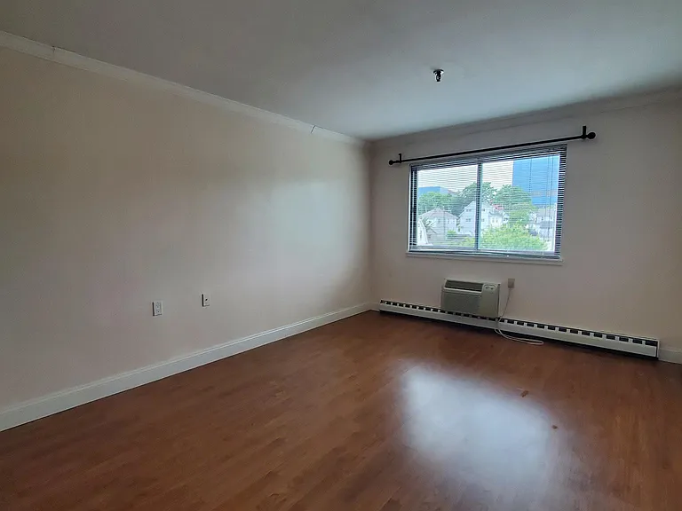 51 Schuyler Ave #4G — Photo 12
