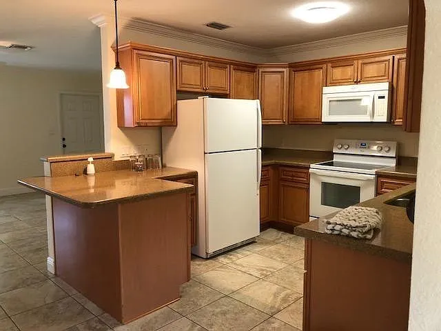 18966 SE Southgate Dr — Photo 2