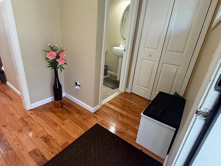 180 Park St #6 — Photo 2