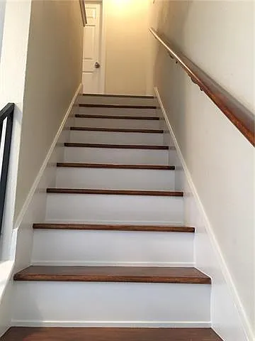 50 Carriage Ln #D — Photo 2