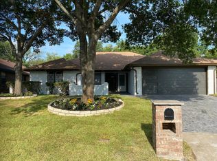 332 Suttonwood Dr, Fort Worth, TX 76108