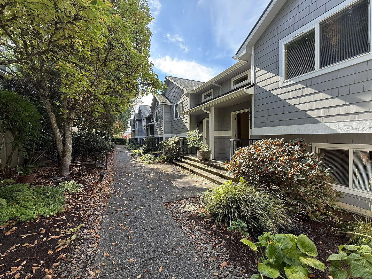 19905 4th Ave NE — Photo 2