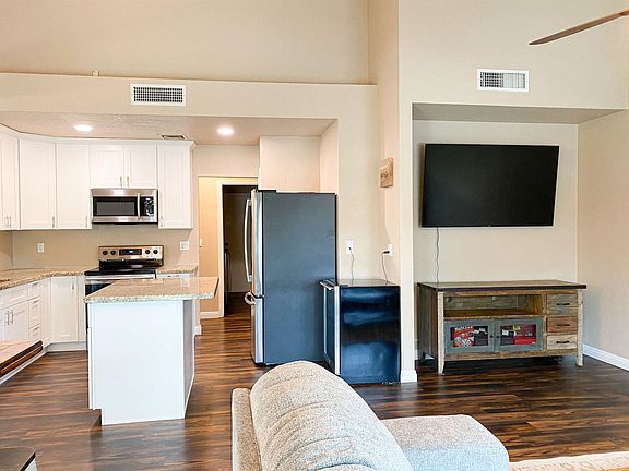 3rd image of 908 W Oraibi Dr