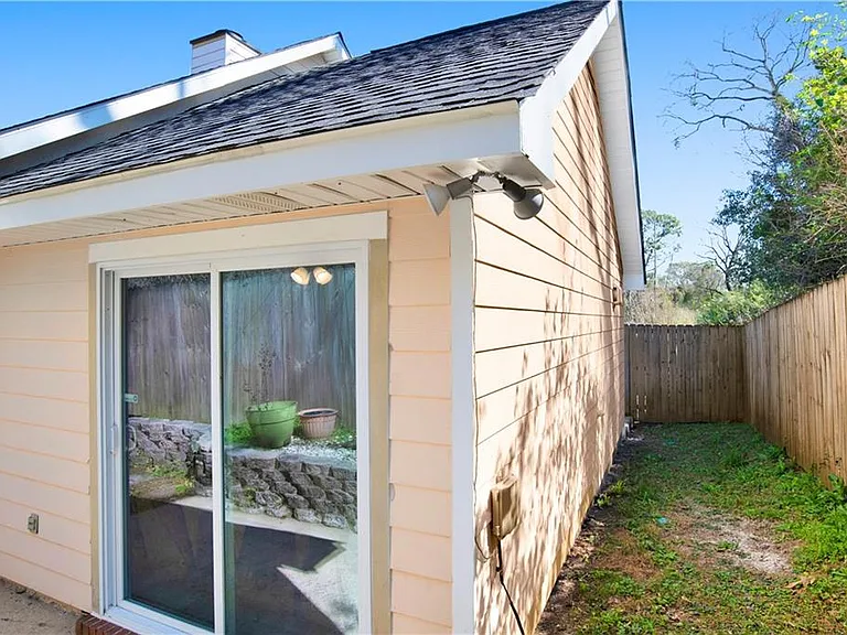 5631 Bentley Ln — Photo 23