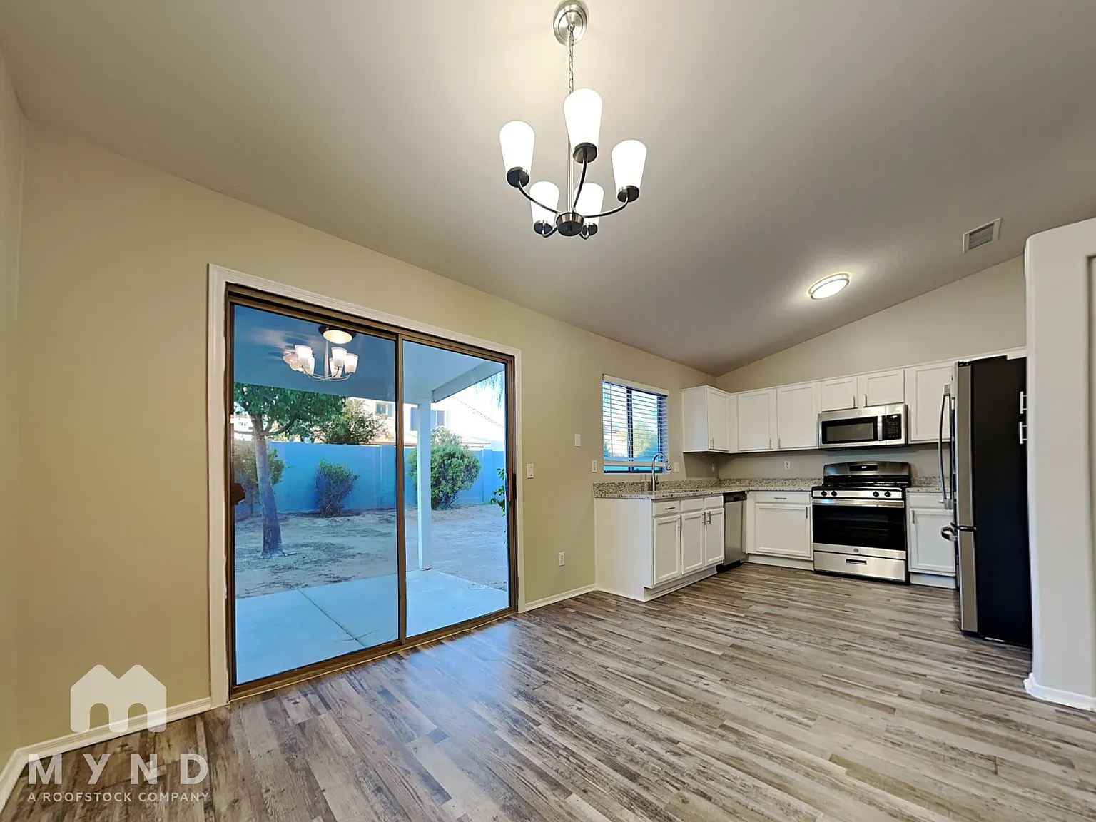3 bed, 2.0 bath, 1202 sqft, $1,995 — Photo 2