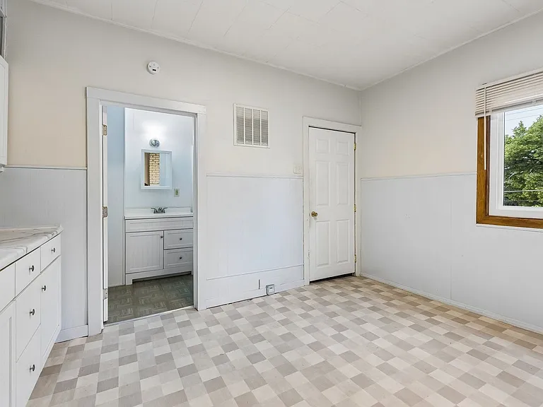 425 Bancroft St — Photo 7