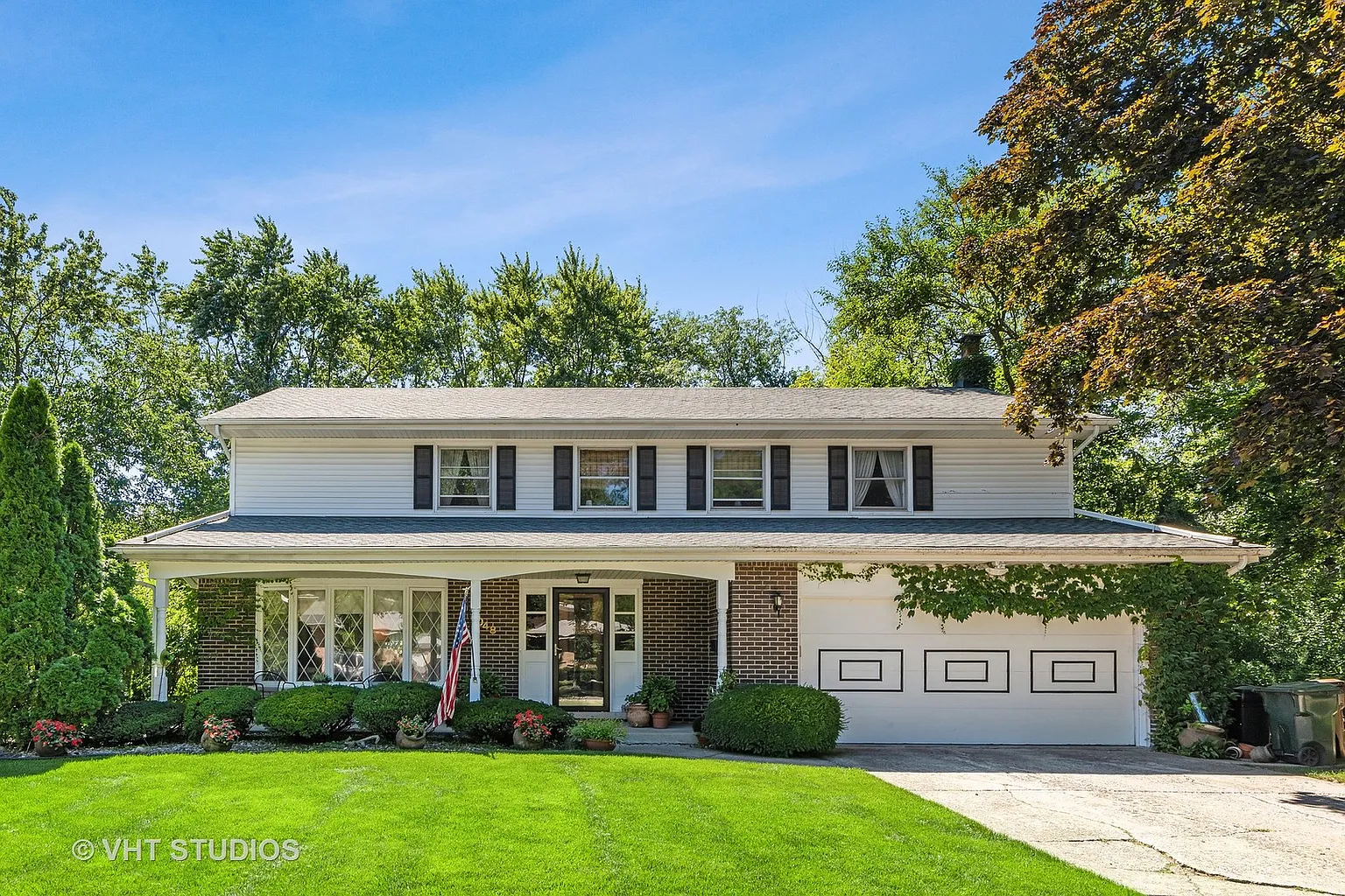1048 Oak Ct photo 1