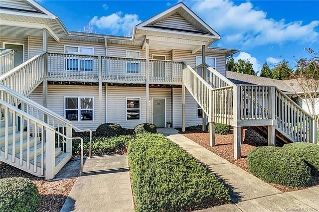 1st image of 202 Carrington Pl