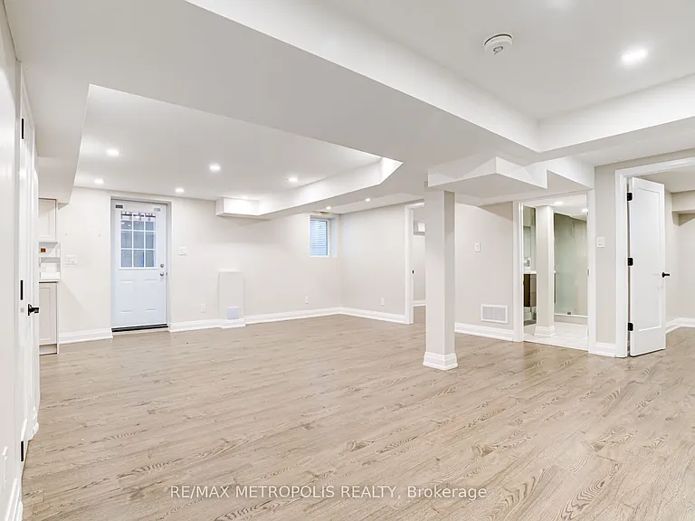 33 Tweedie Cres #BASEMENT — Photo 8