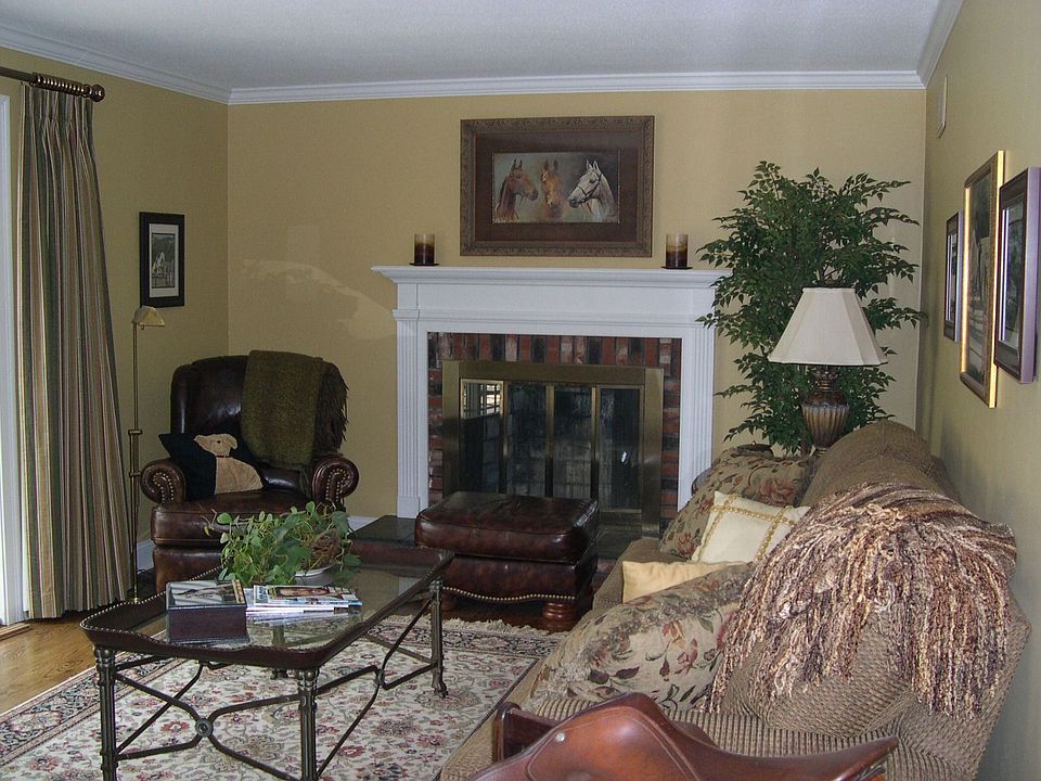 2nd image of 42 Chelsea Dr