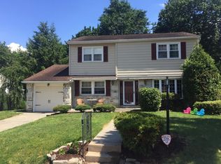 170 Laurie Ln, Philadelphia, PA 19115