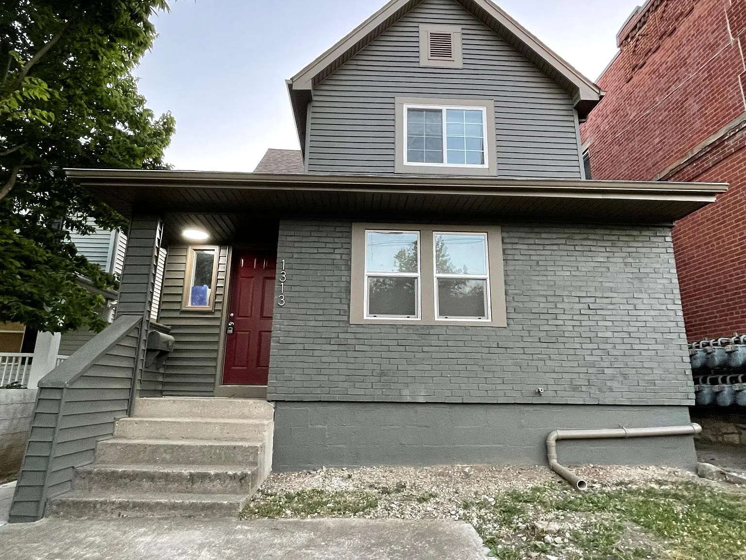 1313 Summit St — Photo 1