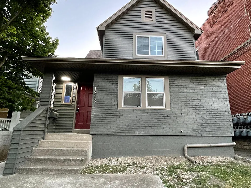 1313 Summit St