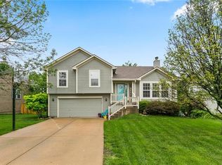 816 N Cottonwood St, Gardner, KS 66030