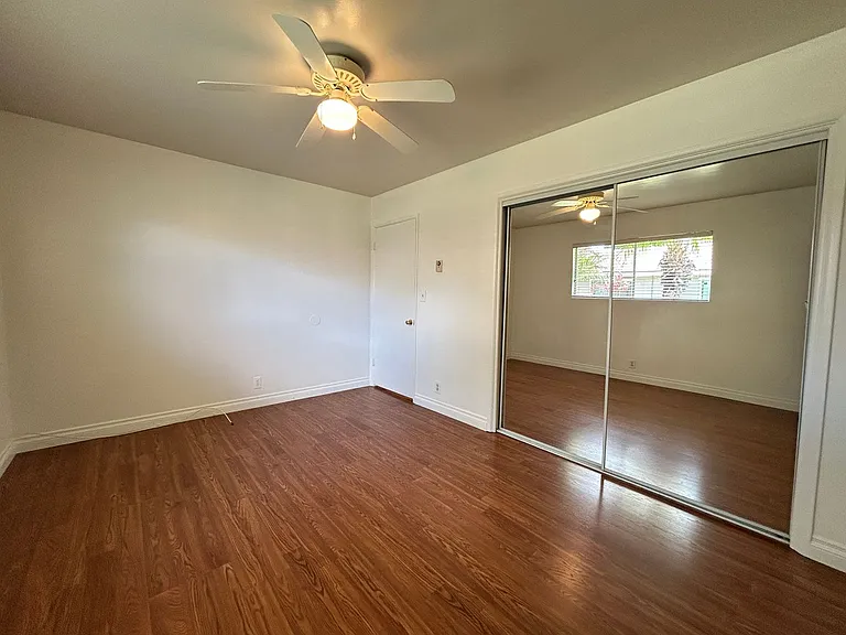 610 E Palmyra Ave — Photo 12