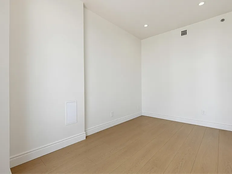 702 Ash St #702 — Photo 21