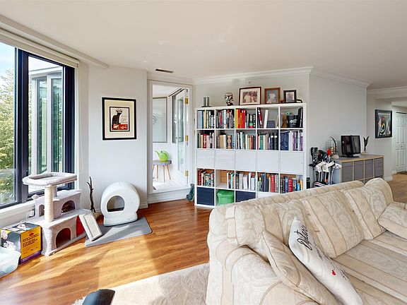 4th image of 2201 Pine St #411