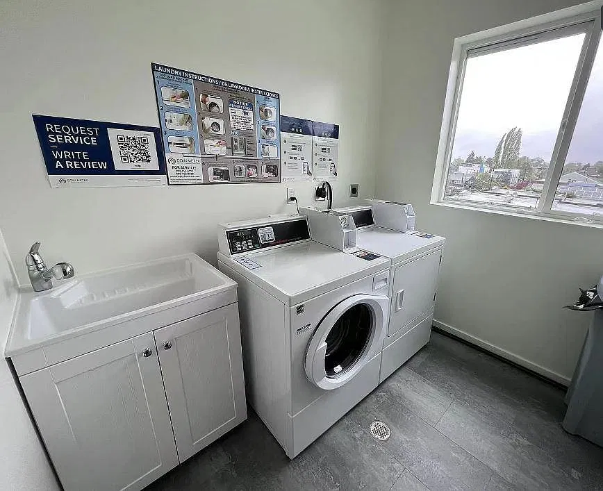 Studio, 300 sqft, $895 — Photo 4
