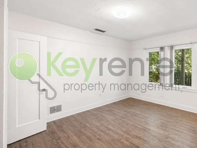 2905 Garfield Ave — Photo 8