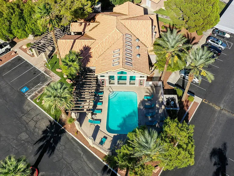 2750 S Durango Dr — Photo 4